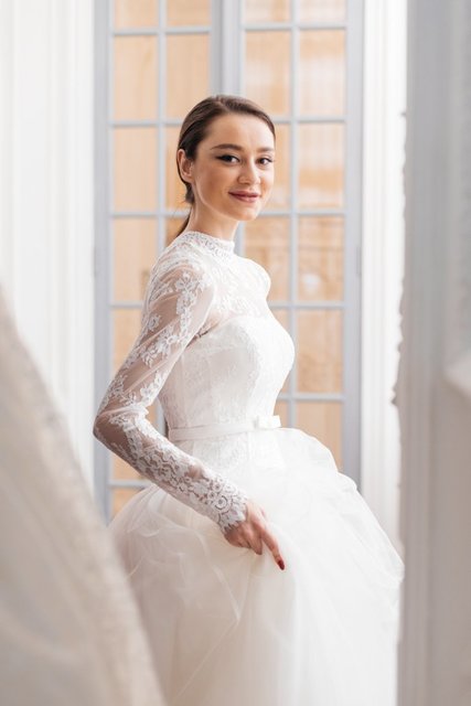 Свадебное платье LS019. Силуэт А-силуэт. Цвет Айвори / Капучино. Вид 2