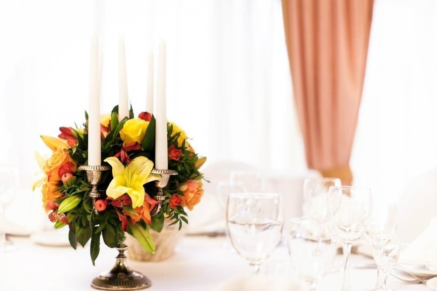 Классика, Весенняя / Летняя в Выездная регистрация, Природа, Ресторан / Банкетный зал от Мастерская изящного букета и праздничного декора Olysen 3