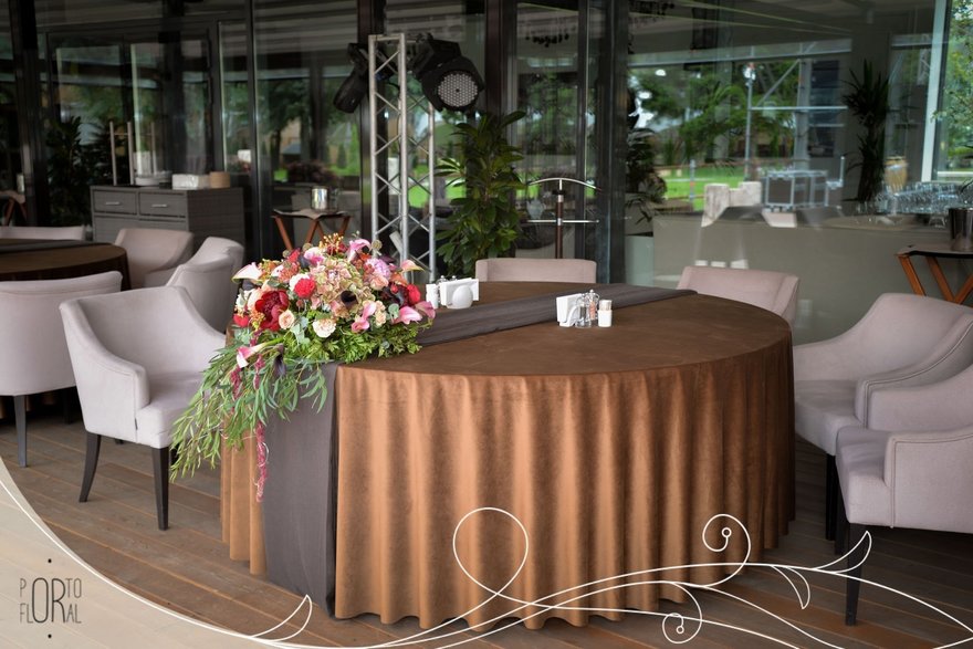 Классика, Рустик в Выездная регистрация, На веранде, Ресторан / Банкетный зал от Студия декора и флористики Porto Floral 4