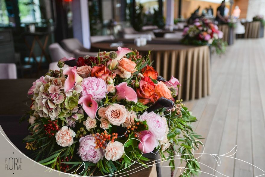 Классика, Рустик в Выездная регистрация, На веранде, Ресторан / Банкетный зал от Студия декора и флористики Porto Floral 30