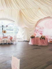 Классика в Шатер от Организаторы свадеб O2Studio 1