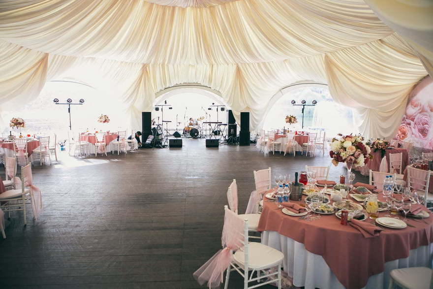 Классика в Шатер от Организаторы свадеб O2Studio 4