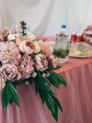 Президиум / Стол молодоженов в Классика от Организаторы свадеб O2Studio 2