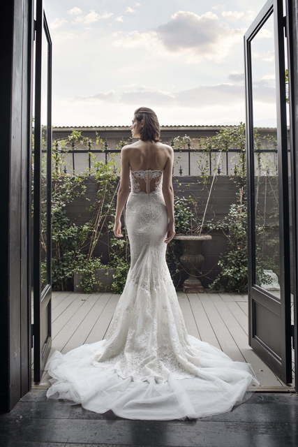 Свадебное платье Naomi, RD-210. Силуэт Рыбка. Цвет Айвори / Капучино. Вид 2