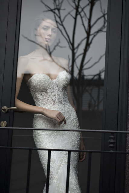 Свадебное платье Naomi, RD-210. Силуэт Рыбка. Цвет Айвори / Капучино. Вид 3