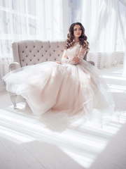 Свадебное платье Model 046. Силуэт А-силуэт. Цвет Айвори / Капучино. Вид 1