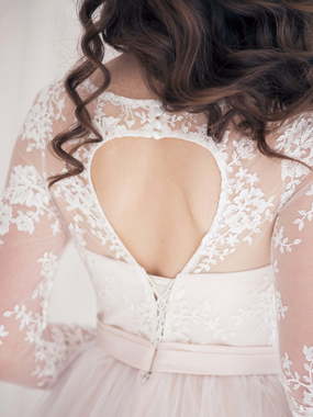 Свадебное платье Model 046. Силуэт А-силуэт. Цвет Айвори / Капучино. Вид 2