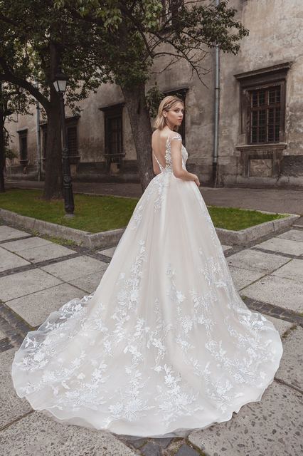 Свадебное платье Angelina. Силуэт Пышное. Цвет Айвори / Капучино, Белый / Молочный. Вид 2