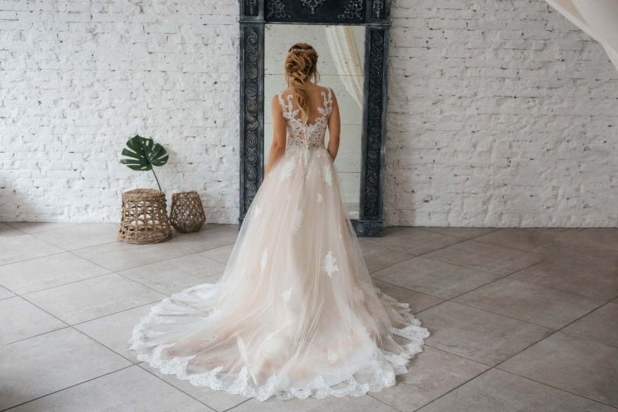 Свадебное платье Берит. Силуэт А-силуэт. Цвет Айвори / Капучино. Вид 2