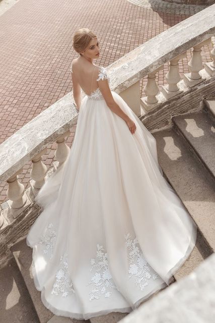 Свадебное платье Carol. Силуэт Пышное. Цвет Белый / Молочный. Вид 3