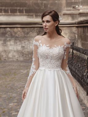 Атласное свадебное платье с рукавами. Силуэт А-силуэт. Цвет Белый / Молочный. Вид 1