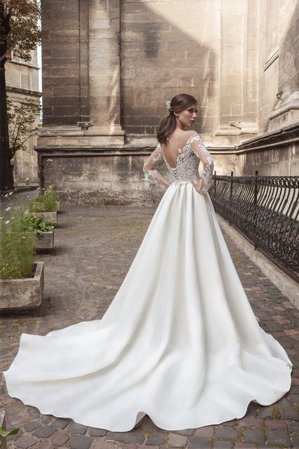 Атласное свадебное платье с рукавами. Силуэт А-силуэт. Цвет Белый / Молочный. Вид 3