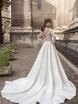 Атласное свадебное платье с рукавами. Силуэт А-силуэт. Цвет Белый / Молочный. Вид 3