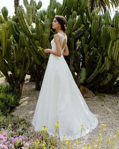 Свадебное платье Noelin. Силуэт А-силуэт. Цвет Белый / Молочный. Вид 2