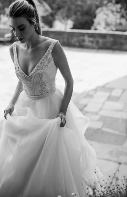 Легкое свадебное платье с лямками и декольте 5563. Силуэт А-силуэт. Цвет Белый / Молочный. Вид 1
