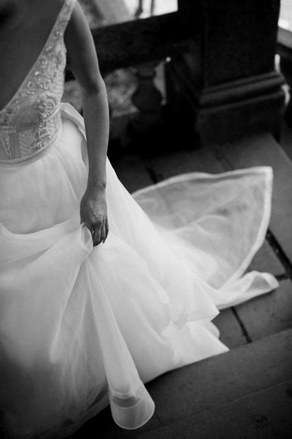 Легкое свадебное платье с лямками и декольте 5563. Силуэт А-силуэт. Цвет Белый / Молочный. Вид 2