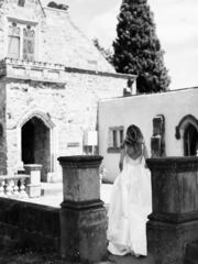 Атласное свадебное платье с V-образным вырезом 1313. Силуэт А-силуэт. Цвет Белый / Молочный. Вид 2