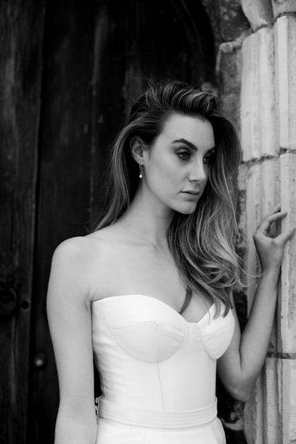 Атласное свадебное платье на корсете без декора 8777. Силуэт А-силуэт. Цвет Белый / Молочный. Вид 2