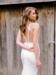 Прямое свадебное платье с интересной спинкой 7874. Силуэт Прямое. Цвет Белый / Молочный. Вид 2