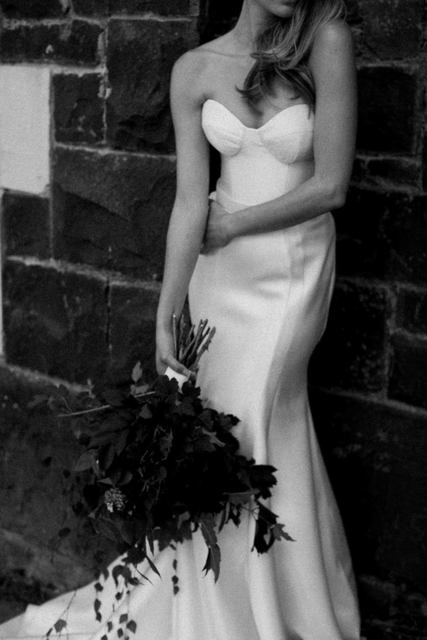 Атласное свадебное платье по фигуре 7123. Силуэт Прямое. Цвет Белый / Молочный. Вид 2