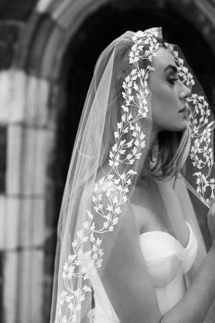 Атласное свадебное платье по фигуре 7123. Силуэт Прямое. Цвет Белый / Молочный. Вид 4