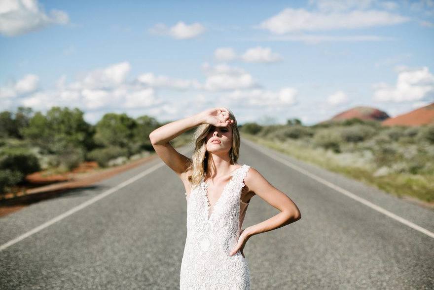 Свадебное платье из кружева со шлейфом купить 7822. Силуэт Рыбка. Цвет Белый / Молочный. Вид 2