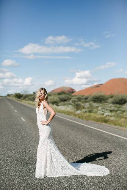 Свадебное платье из кружева со шлейфом купить 7822. Силуэт Рыбка. Цвет Белый / Молочный. Вид 3