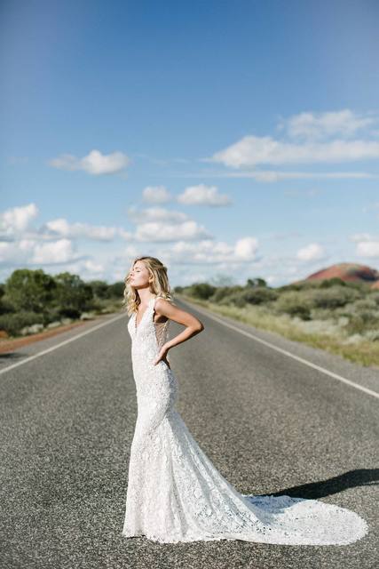 Свадебное платье из кружева со шлейфом купить 7822. Силуэт Рыбка. Цвет Белый / Молочный. Вид 4