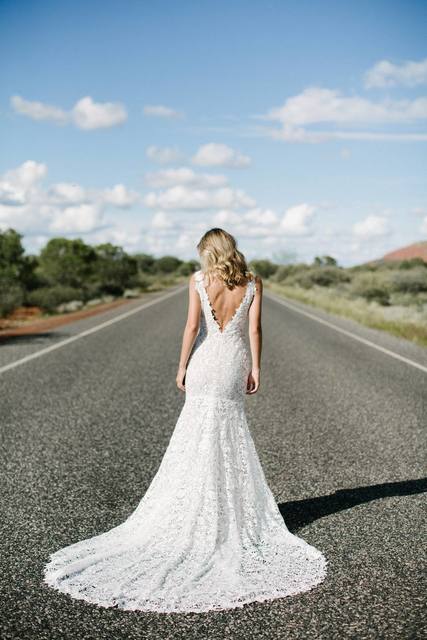 Свадебное платье из кружева со шлейфом купить 7822. Силуэт Рыбка. Цвет Белый / Молочный. Вид 5