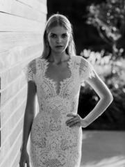 Свадебное платье из гипюра по фигуре 6435. Силуэт Рыбка. Цвет Белый / Молочный. Вид 2