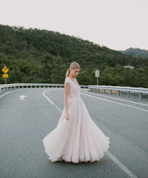 Пышное свадебное платья с красивой спинкой в Москве 1756. Силуэт Пышное. Цвет Белый / Молочный, оттенки Розового. Вид 2