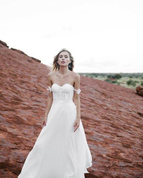 Утонченное свадебное платье с легкой юбкой 3795. Силуэт А-силуэт. Цвет Белый / Молочный. Вид 5