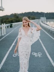 Свадебное платье в стиле бохо с крупным кружевом 8365. Силуэт Прямое. Цвет Белый / Молочный. Вид 2