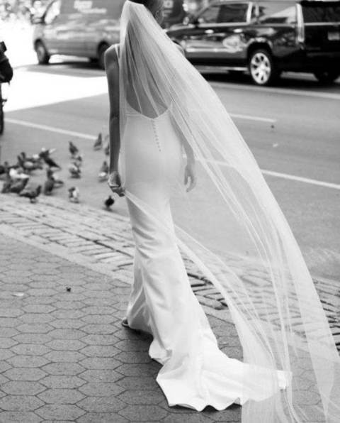 Струящиеся стильное свадебное платье без декора 3465. Силуэт Рыбка. Цвет Белый / Молочный. Вид 2