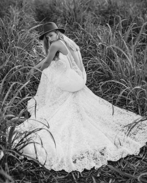 Роскошная кружевная рыбка с декоративной спинкой 6330. Силуэт Рыбка. Цвет Белый / Молочный. Вид 5