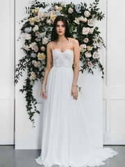 Греческое платье с шифоновой юбкой и кружевным корсетом 7435. Силуэт А-силуэт. Цвет Белый / Молочный. Вид 1