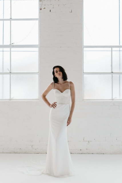 Платье рыбка с дополнительной съемной юбкой 6323. Силуэт Прямое. Цвет Белый / Молочный. Вид 2