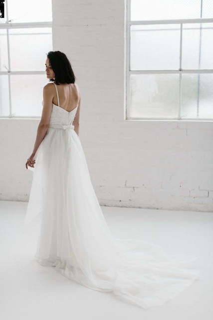 Платье рыбка с дополнительной съемной юбкой 6323. Силуэт Прямое. Цвет Белый / Молочный. Вид 3