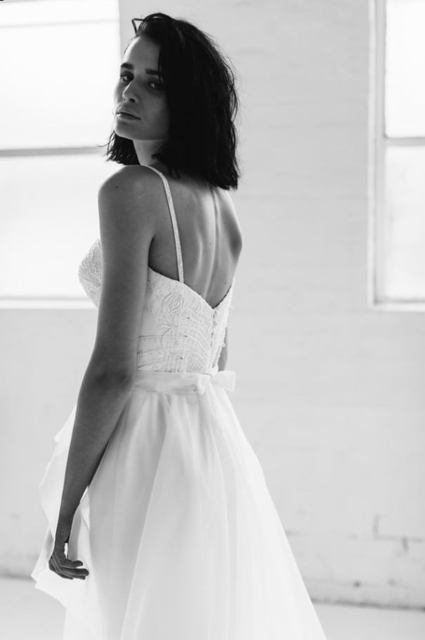 Платье рыбка с дополнительной съемной юбкой 6323. Силуэт Прямое. Цвет Белый / Молочный. Вид 4