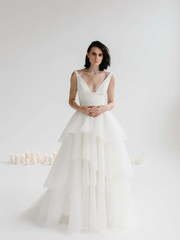 Пышное фатиновое платье с интересной юбкой 7364. Силуэт Пышное. Цвет Белый / Молочный. Вид 1