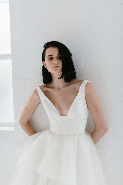 Пышное фатиновое платье с интересной юбкой 7364. Силуэт Пышное. Цвет Белый / Молочный. Вид 2