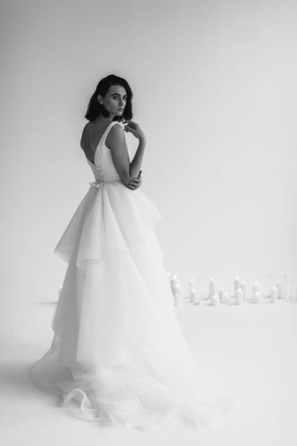 Пышное фатиновое платье с интересной юбкой 7364. Силуэт Пышное. Цвет Белый / Молочный. Вид 5