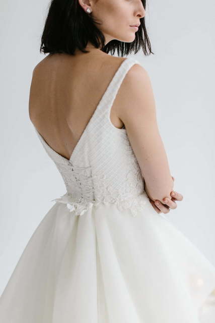 Пышное фатиновое платье с интересной юбкой 7364. Силуэт Пышное. Цвет Белый / Молочный. Вид 6