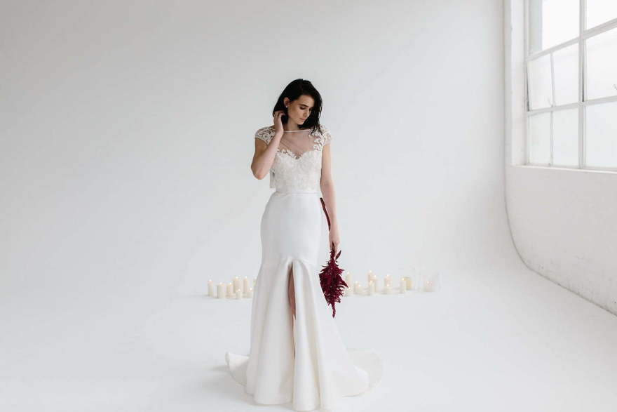 Свадебное платье прямое с закрытым верхом 4665. Силуэт Прямое. Цвет Белый / Молочный. Вид 2