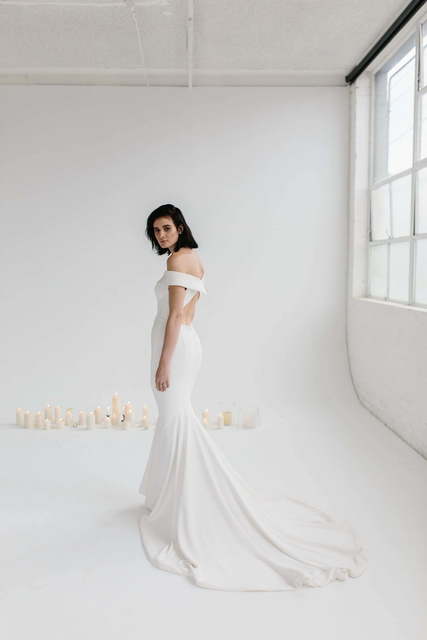 Стильное свадебное платье с открытой спиной и вырезом 7963. Силуэт Рыбка. Цвет Белый / Молочный. Вид 3