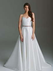 Атласное свадебное платье А-силуэта с сверкающим поясом 7996. Силуэт А-силуэт. Цвет Белый / Молочный. Вид 1