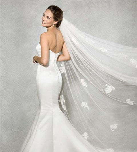 Атласное свадебное платье по фигуре рыбка 8963. Силуэт Рыбка. Цвет Белый / Молочный. Вид 3