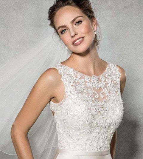 Атласное платье с карманами и кружевным верхом 7132. Силуэт А-силуэт. Цвет Белый / Молочный. Вид 2