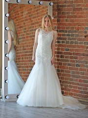 Свадебное платье рыбка с кружевом Camellia. Силуэт Рыбка. Цвет Белый / Молочный. Вид 1