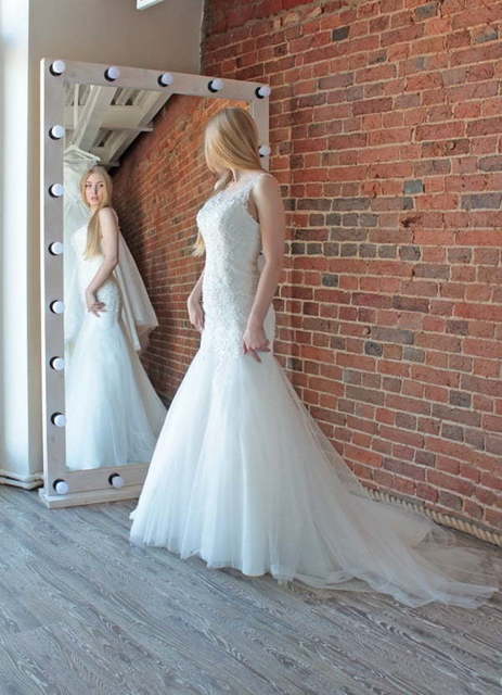 Свадебное платье рыбка с кружевом Camellia. Силуэт Рыбка. Цвет Белый / Молочный. Вид 2